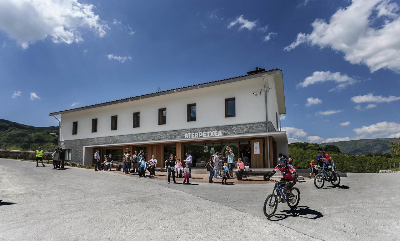 Igantzi Youth Hostel Non Stop Inn By Irrisarri Land מראה חיצוני תמונה